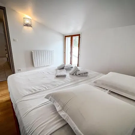 Shirley - For 10 Pool Terrace - By Tgb