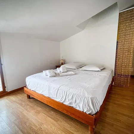 Willa Shirley - For 10 Pool Terrace - By Tgb *