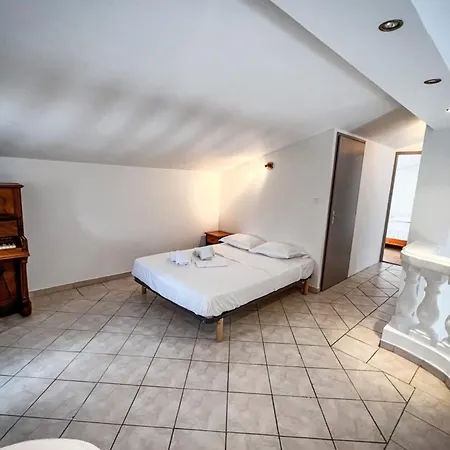 Shirley - For 10 Pool Terrace - By Tgb Willa