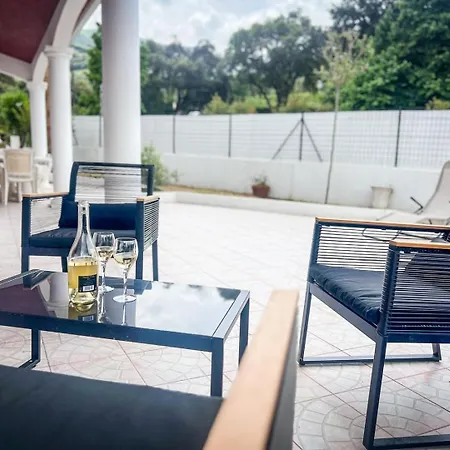 Shirley - For 10 Pool Terrace - By Tgb Villa *