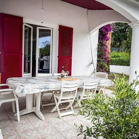 Villa Shirley - For 10 Pool Terrace - By Tgb